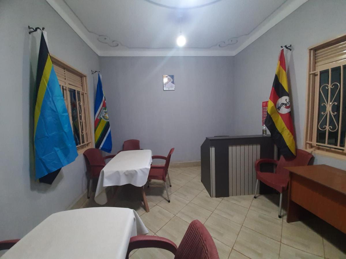 Jusvero Motel Jinja Zewnętrze zdjęcie